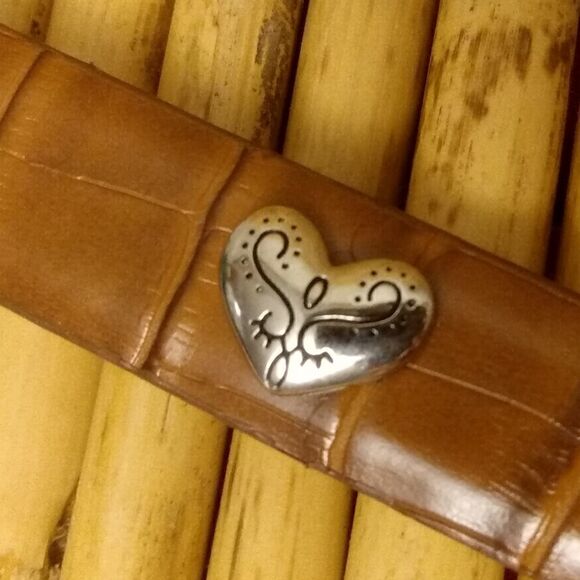 NWOT Brown 100% Leather Belt Silver Hardware Hearts & Buckle Closure Small - Picture 7 of 9